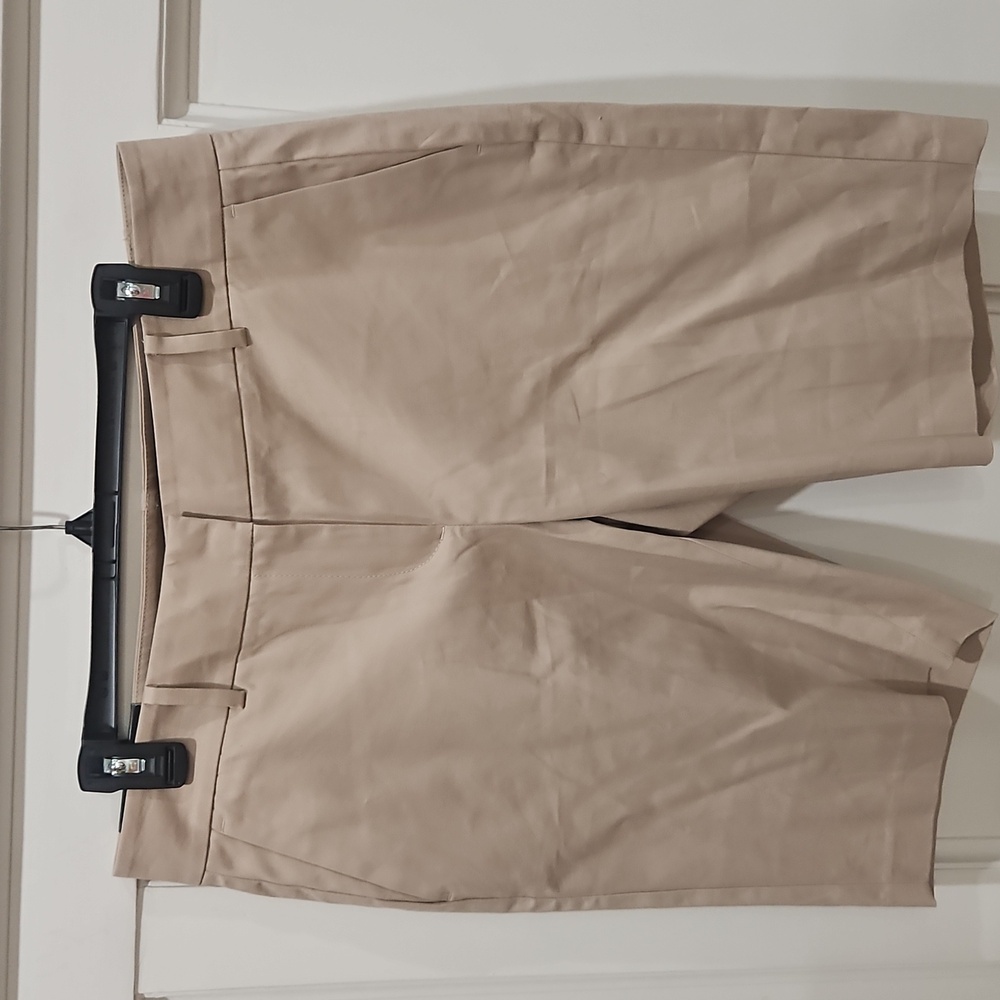 Ann Taylor Beige Walking Shorts, Size 10, NWT